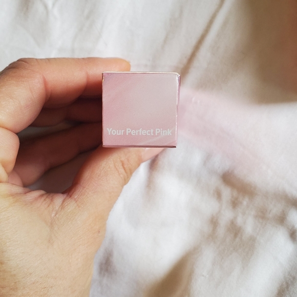 New IT Cosmetics Hydrating Lip Balm Treatm… - Picture 3 of 3